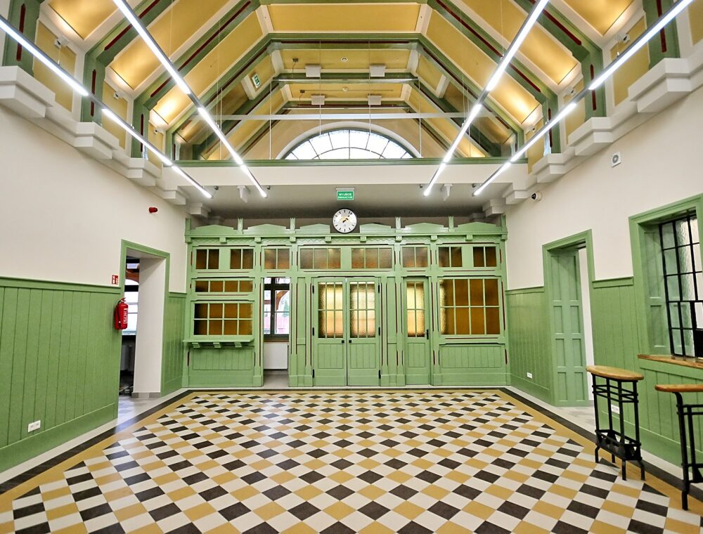 Dziesięć polskich dworców, dla których warto przegapić swój pociąg - Fathers